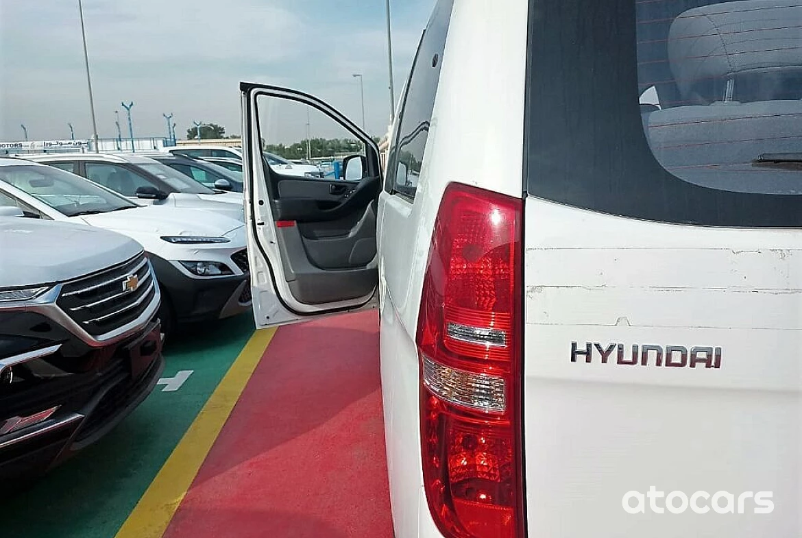 Hyundai H1, 2.4L Petrol , 12Seats, Model 2020 Used