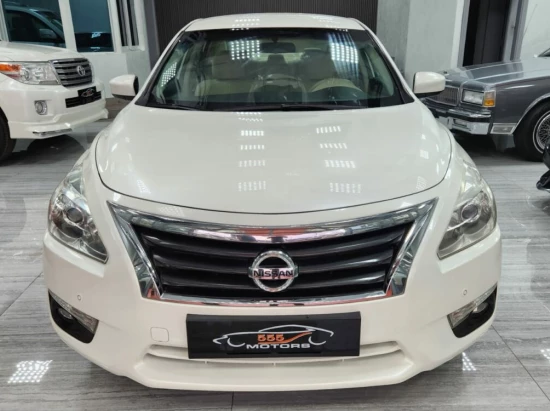 Nissan Altima SV 2.5L V4 2016 Mid Option White Color