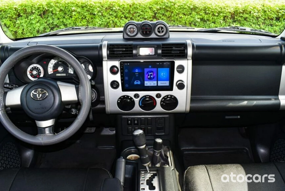 Toyota FJ Cruiser 2014 4WD V4 Black Color