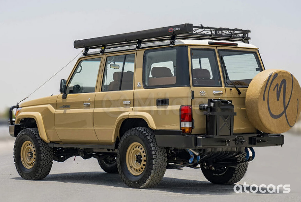 Yonezawa Diapet Toyota Land Cruiser Safari T-27 1/40 Scale