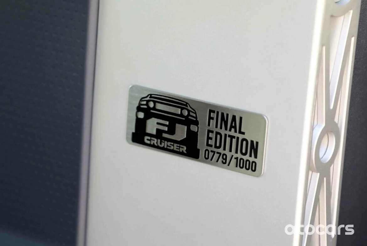 2023 Toyota FJ Cruiser V6 4.0L Final Edition A/T Beige Color