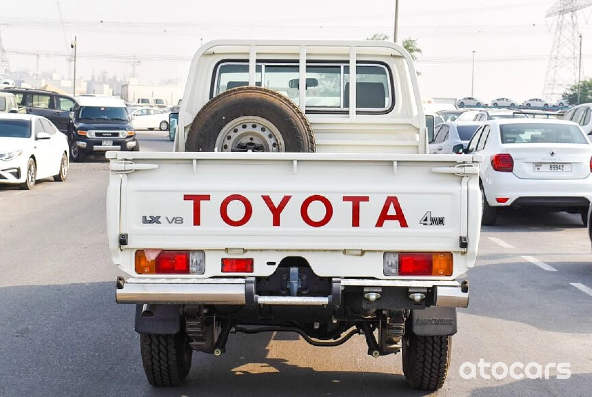 Toyota Land Cruiser Pickup Diesel 4.5L V8 2023 White Color