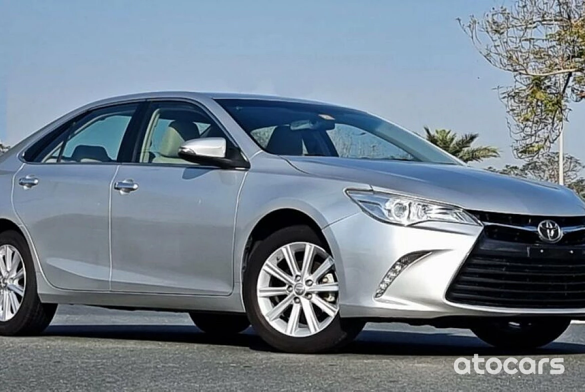 Toyota Camry S 2.5L 4 Cylinder 2017 Model Year silver color