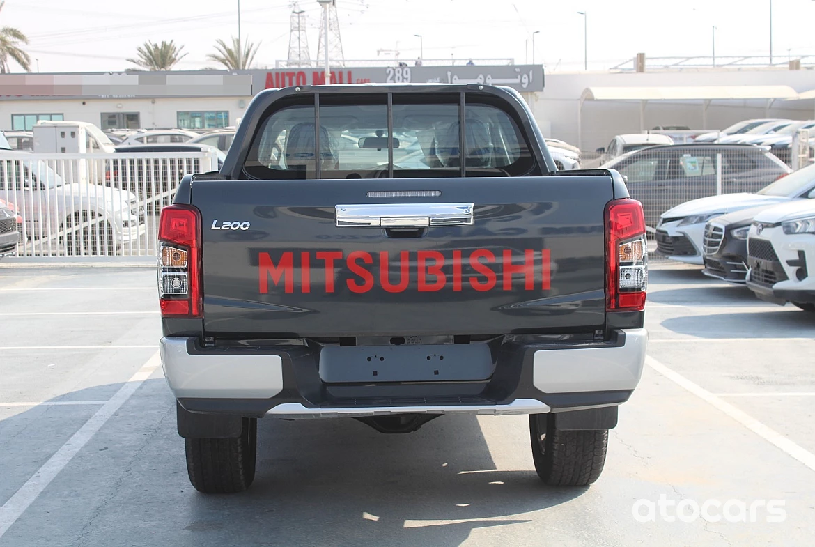 Mitsubishi L200 2.4L DIESEL 4WD 2023 gray