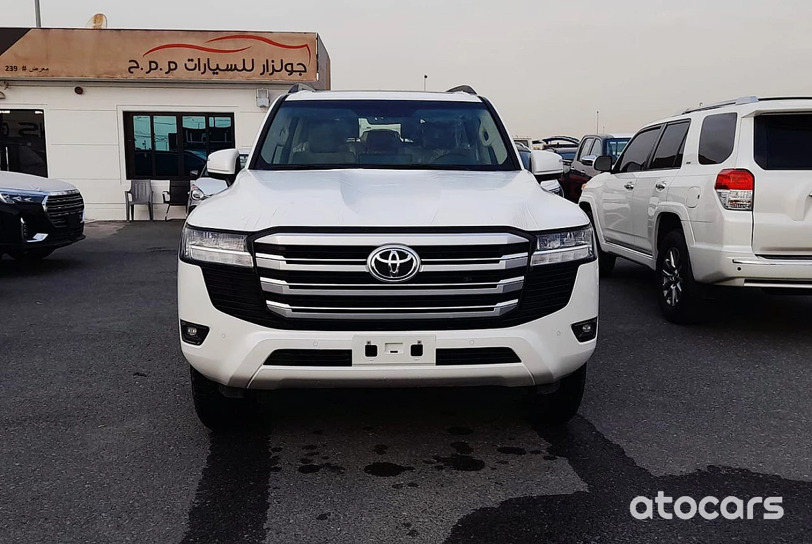 Toyota Land Cruiser 3.5L 4WD GCC Specs 2023 Model Year White Color