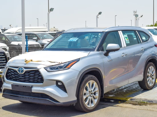 Toyota Highlander Limited 2.5L Hybrid Silver Color 2023 Model Year