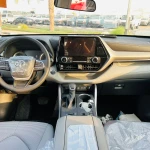 Toyota Highlander Hybrid LE 2.5L V4 4WD 2023 Model Year Silver Color 
