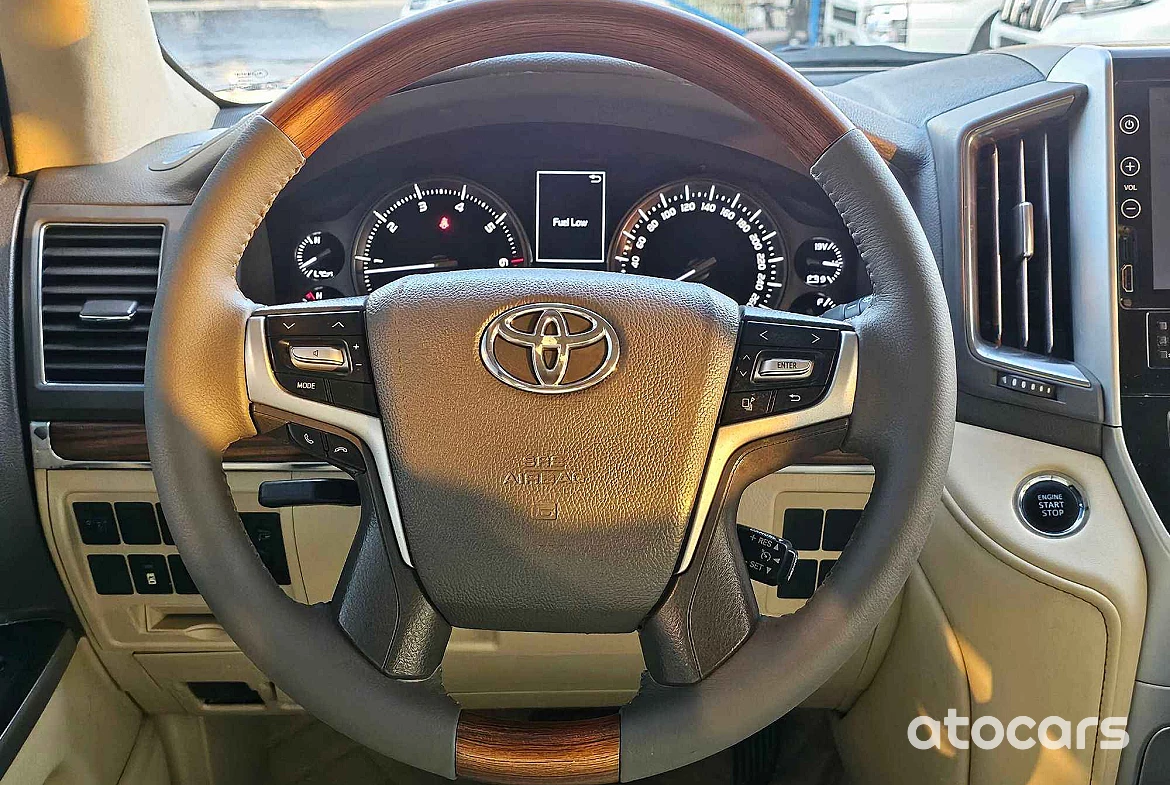 Toyota Land Cruiser VXR Full Option 5.7L Petrol 4wd 2017 Model Year
