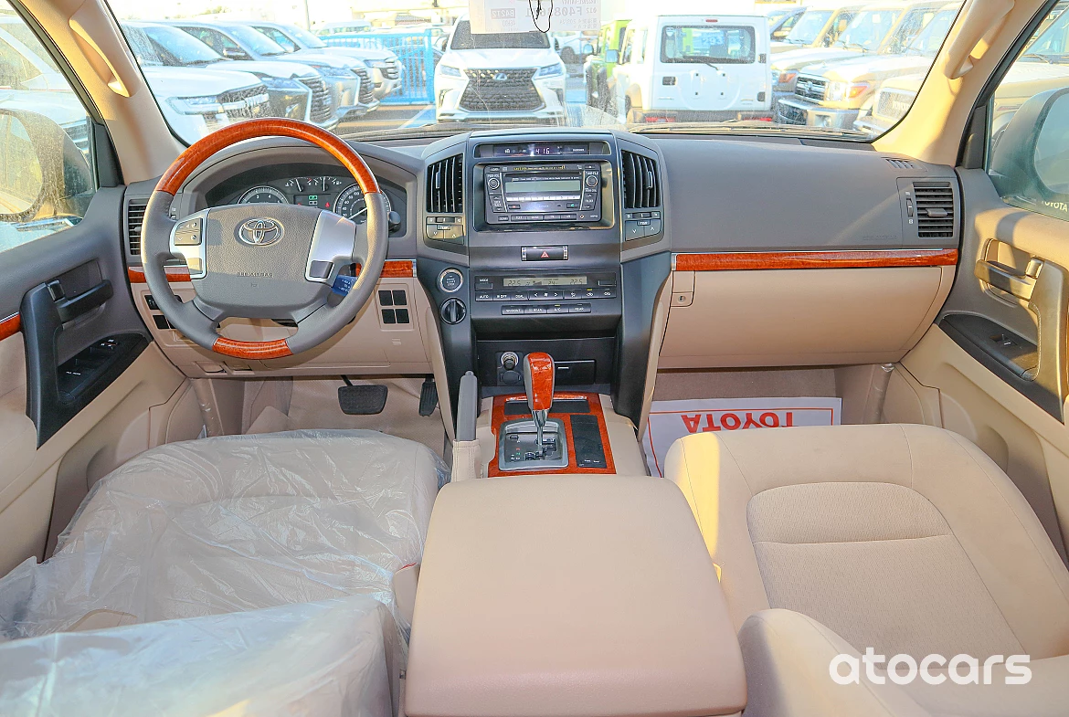 Toyota Land Cruiser GXR 5.7L V8 2015 Model Year Silver Color