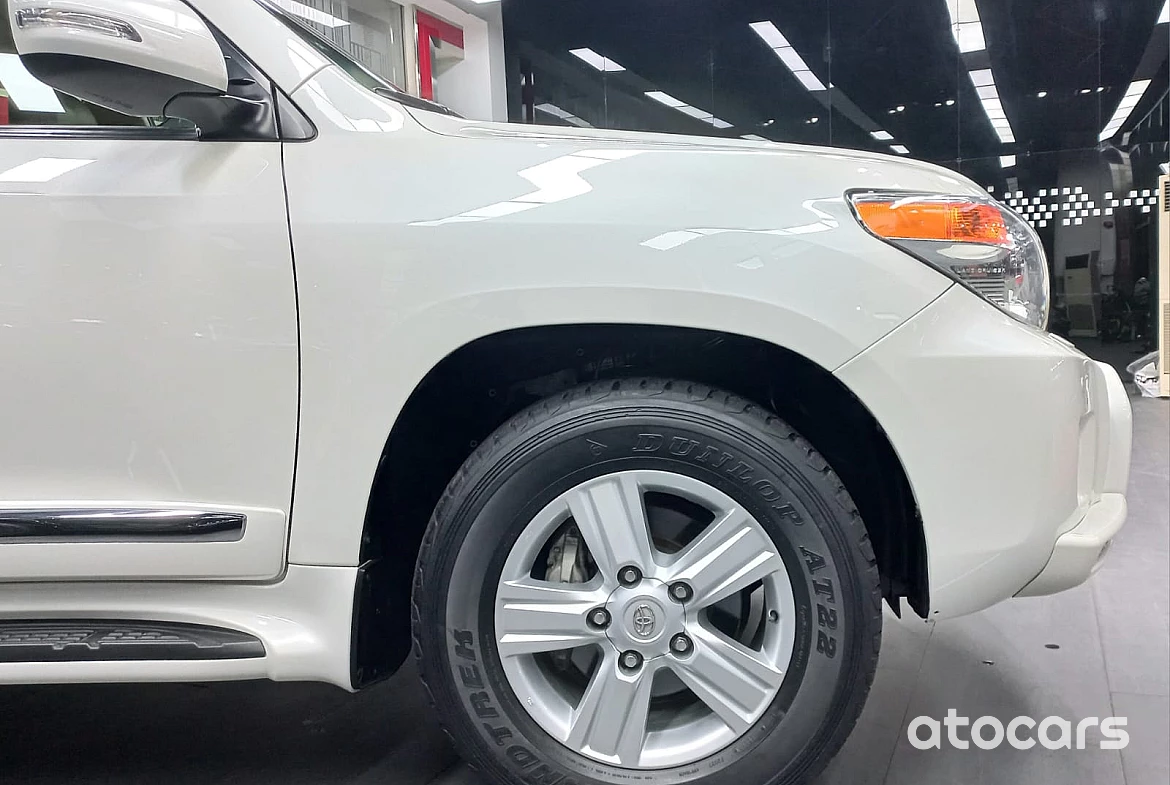 Toyota Land Cruiser GXR V6 2015 Model Year GCC Specs White Color