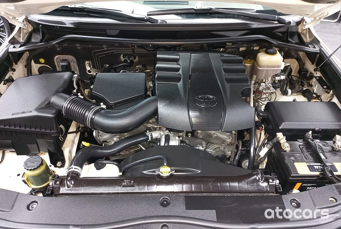 Toyota Land Cruiser GXR V6 2015 Model Year GCC Specs White Color