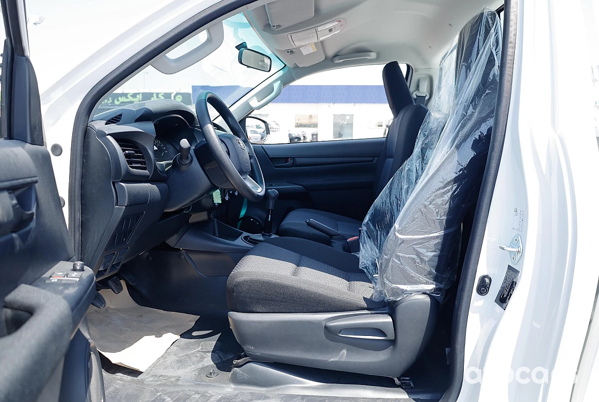 TOYOTA HILUX 2.4L DIESEL 4WD SINGLE CAB DLX-G MANUAL WHITE COLOR