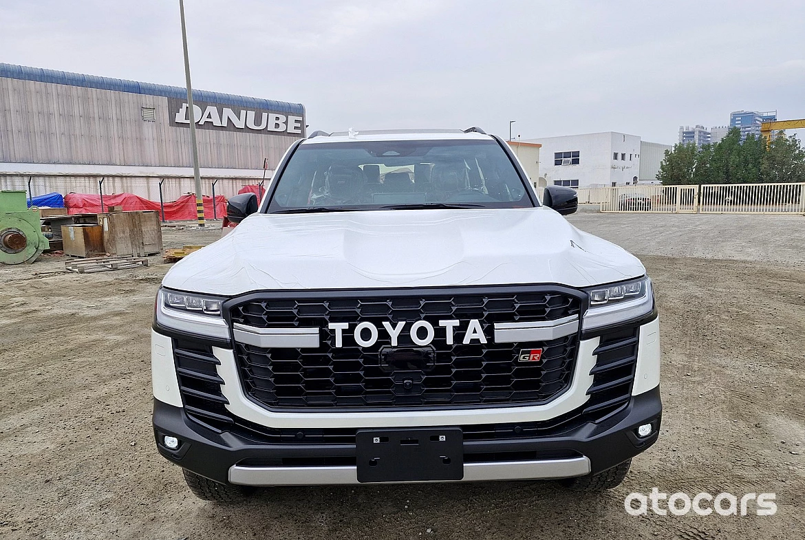 TOYOTA LANDCRUISER 300 2024 MODEL YEAR DIESEL GRS WHITE COLOR