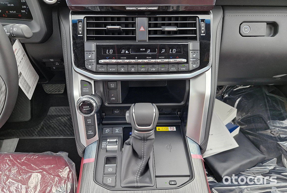 TOYOTA LANDCRUISER 300 2024 MODEL YEAR DIESEL GRS WHITE COLOR