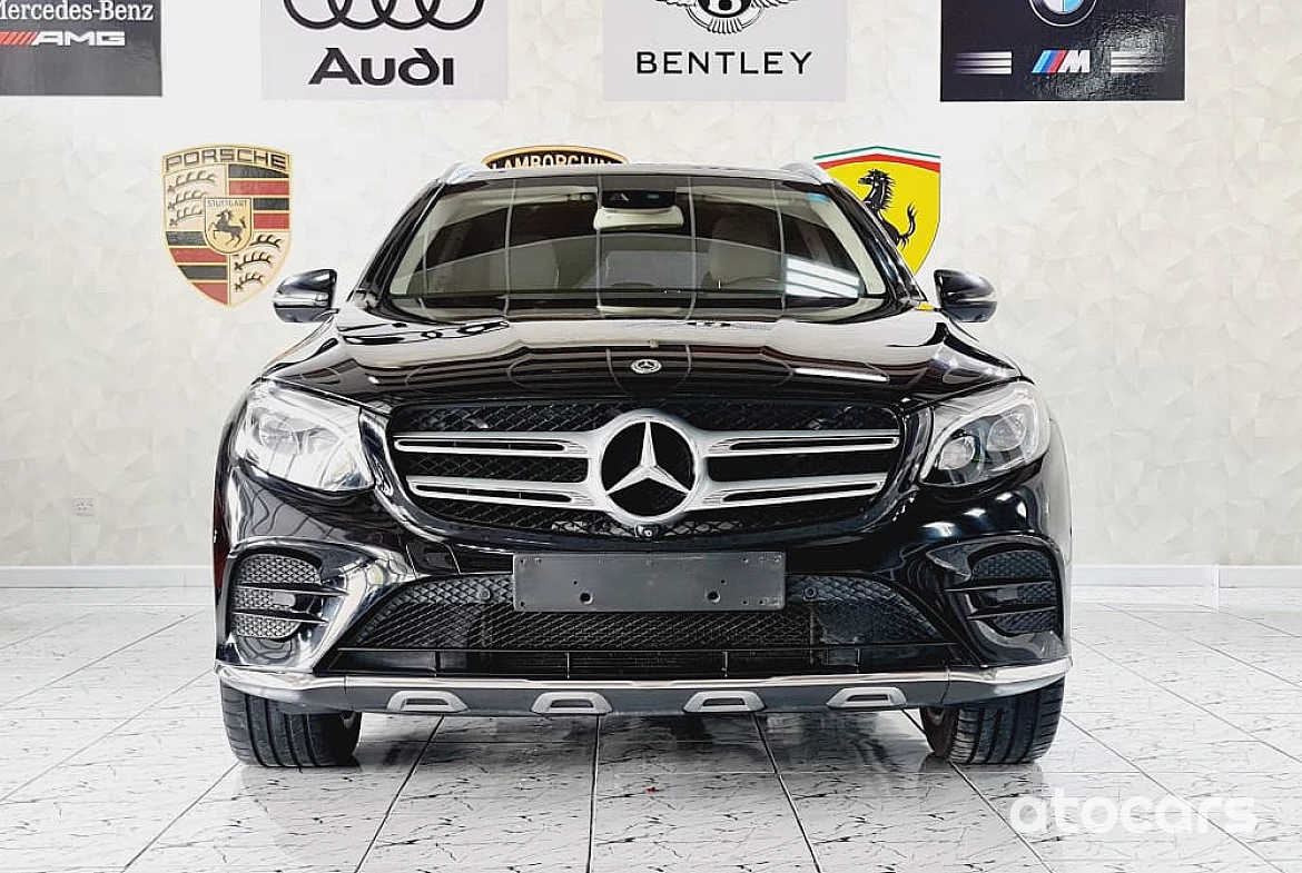 AED 2375/ MONTH-MERCEDES GLC 250 AMG KIT-2018-GCC-FULLY LOADED-UNDER WARRANTY-IMMACULATE CONDITION
