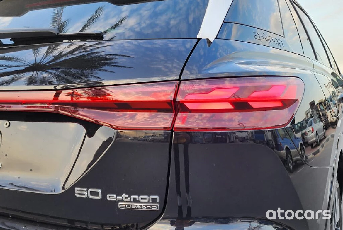 Audi Q5 E tron full electric car SUV 6 seats 2022 AWD