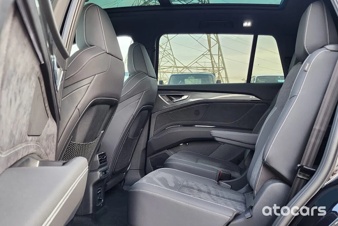 Audi Q5 E tron full electric car SUV 6 seats 2022 AWD