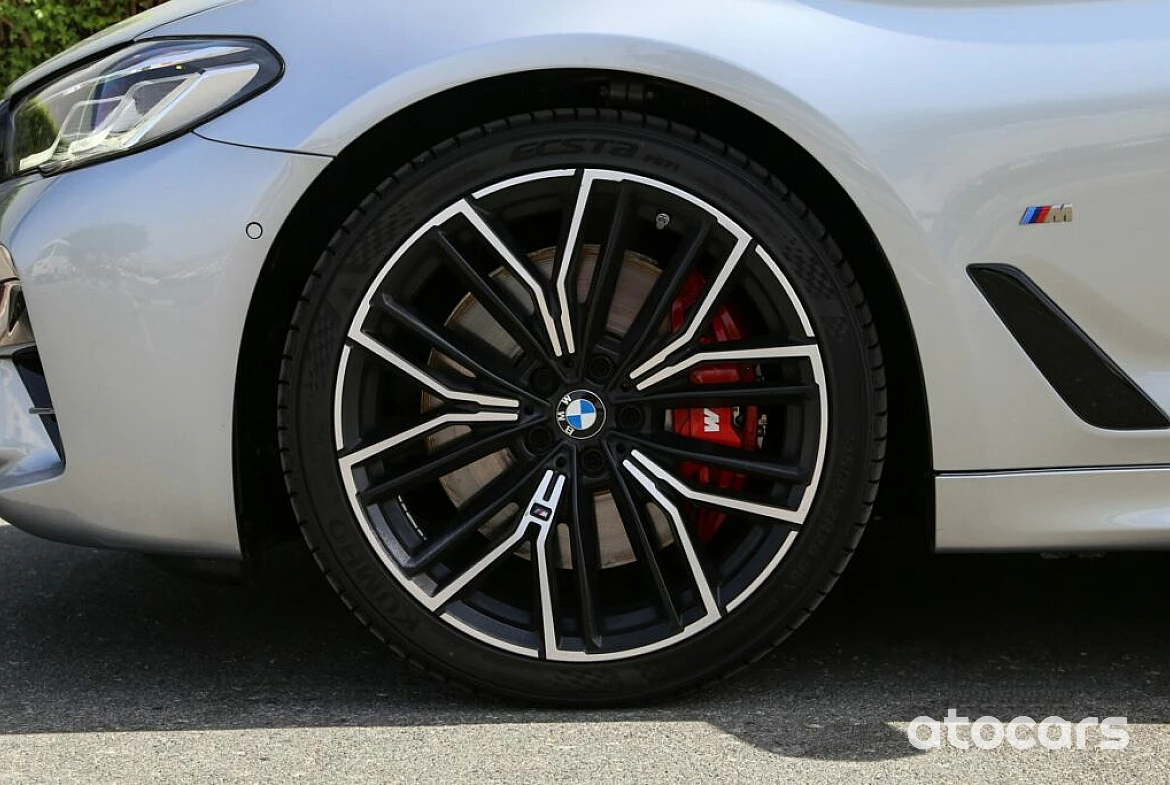 BMW 550i M5 Kit Silver Inside Red 2022 (2,000km)