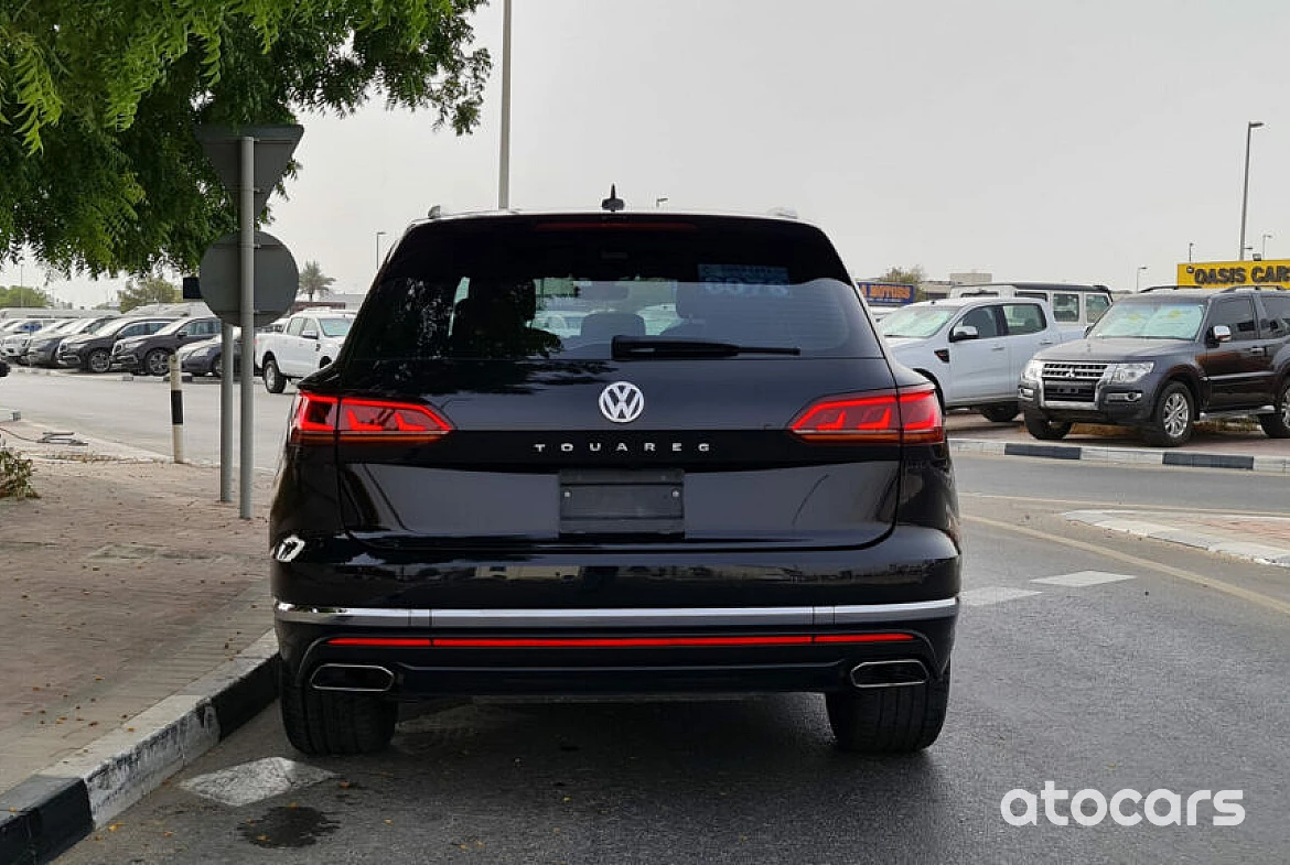 2019 Volkswagen Touareg Highline Full Service History 3.0L Turbo V6 GCC