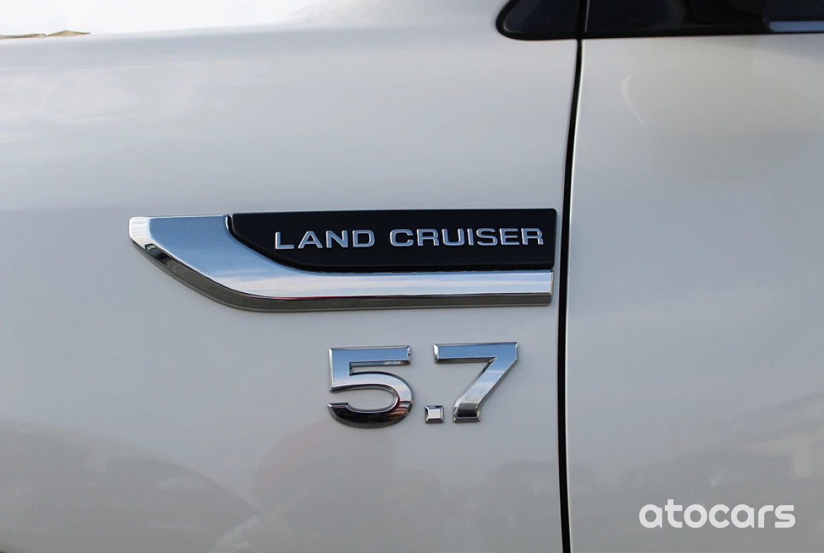 Toyota land Cruiser 2021 5.7L 5Doors