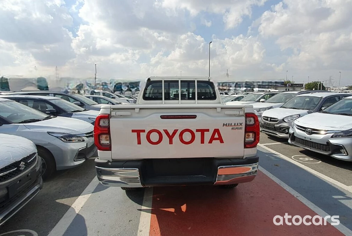 TOYOTA HILUX 2.4 DIESEL BASIC WITHE POWER WINDOW MODEL 2022