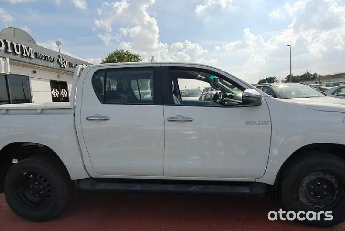 TOYOTA HILUX 2.4 DIESEL BASIC WITHE POWER WINDOW MODEL 2022